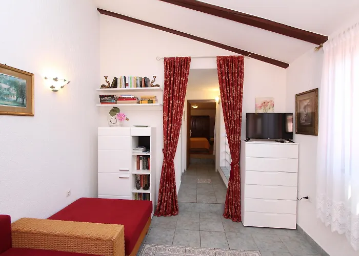 Apartment Lucu *